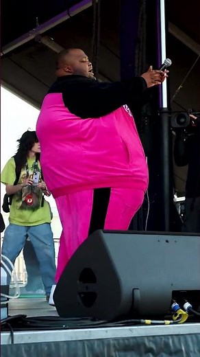 Dave Blunts gets up for the first time in history in front of sold out crowd #daveblunts