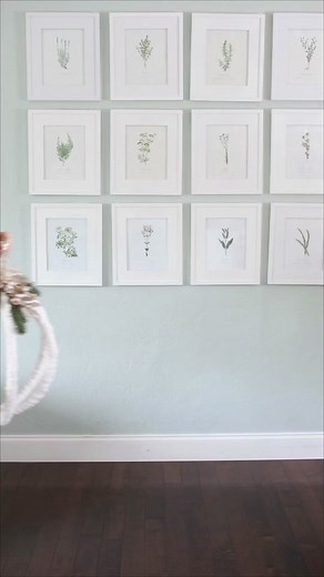 Make chic oversized Christmas ornaments from metal hoops and the cozie...