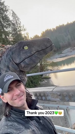 Saphira has been in our lives for 8 years now 💚🥹 and my goodness we have endless amounts of amazing moments with SO many people and animals! I love the joy it brings to so many of you, and thank you for loving our incredible Saphira. #2023 #love #dinosaur #raptor #cosplayer #saphira #behappy #loveoneanother