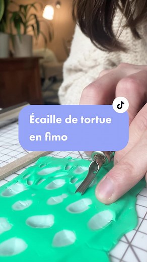 Trop contente de tester pour vous la pate Fimo. 🌸 J’adore regarder ce genre de videos sur tiktok mais je n’osais pas tester. Du coup quand @Perlesandco m’a contacté je me suis dis « Allez lance-toi ! C’est le moment »🤗 J’ai adore la prise de contact avec eux, ils sont super sympas et c’est important je pense si je veux vous parler d’une marque de savoir si ils ont des bonnes valeurs ! 🥰 Vous avez tout le panier déjà prêt dans ma bio si ca vous voulez refaire la meme chose que moi. Je ne suis 