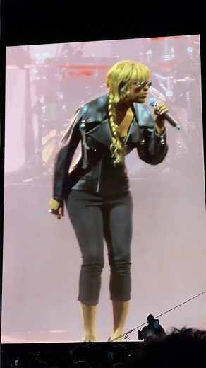 Jay-Z & Jazmine Sullivan Perform “Feelin’ It” | Roots Picnic 2026