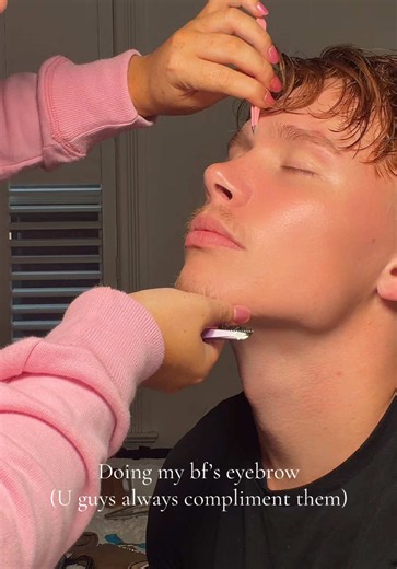 He was over dueeeee #eyebrows #boyfriend #plucking #brows #mensskincare
