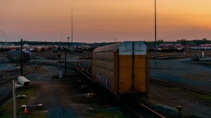 🚂 TIMELAPSE: Keeping it rolling in Elkhart, Indiana! As one of our largest hump yards, this powerhouse processes the highest freight volume across our network. From grain and autos to metal and aggregates, our Elkhart team keeps America’s supply chain moving. Thank you to the 450 railroaders here making it all happen! 💪 | Norfolk Southern