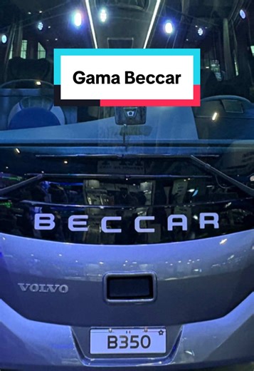 Un gran lanzamiento en esta edición viene de Beccar, la evolución natural de B340 ahora denominado B350 o Petunia que fue el nombre clave antes de su debut. 40 años de historia de Carrocerías Becerra se traducen en diseño, acabados y puesta a punto para un producto que puede ser montado sobre plataformas con motorizaciones Euro 6. El resto de la gama se presenta con la diversidad de plataformas con las que pueden ser carrozadas: Urviabus MD, Urviabus MT y Urbus G4. #ExpoForo2026 #SomosAutobusero