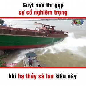 11M views · 2.8K reactions | Sà lan tự trôi tuột xuống sông khi đang hạ thủy, quá nguy hiểm  ----------------- Nguồn: Kim Lợi KLY Bản quyền được bảo vệ và quản lý bởi MCV Network #MCVNetwork #Viber #MCNYoutube #MCVMedia #FBKML #KimLoi #kl #NWT #NetLove #Netbiz #SpeedCouple #QQ | Hóng Phim Dramas | Facebook