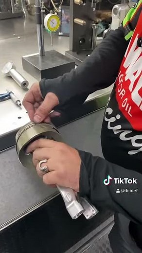 Top Fuel Piston and Rod service Part 1