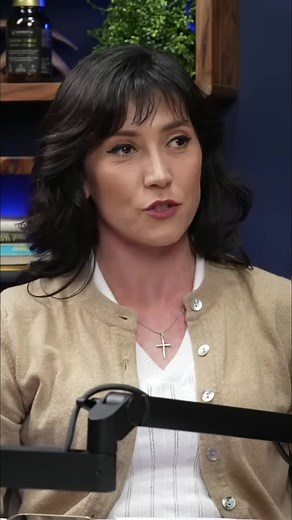Według niektórych Zełenski to największa rosyjska onuca. Pomógł w antyukraińskich nastrojach, dając Rosji pole do propagandy. #polityka #ukraina #rosja #propaganda #zełenski