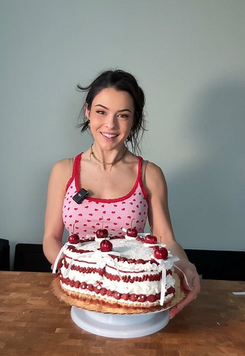 guess I'm a cake maker now💕 | Decorating Cake