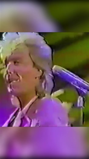On this day in 1985, David lit up Cheggers Plays Pop with a singalong to “Someone.” It was classic British kids’ TV from the 80s, and David was right at the center of the fun. | David Cassidy