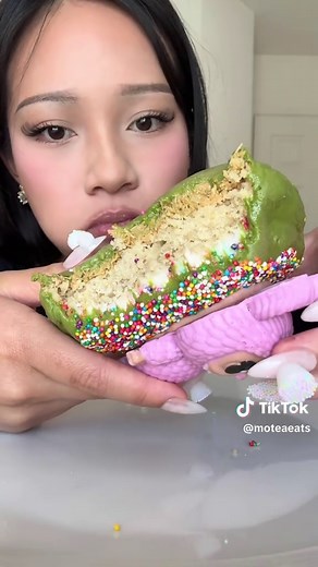 Crumbl Labubu Ube Dot Cake & Dubai Chocolate Matcha Korean Chewy Cookie Review
