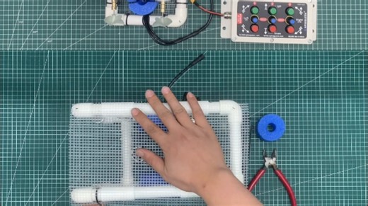 APISQUEEN 水下机器人，零件包组装ROV全过程。可前进 后推 上浮 下潜。可加摄像头。