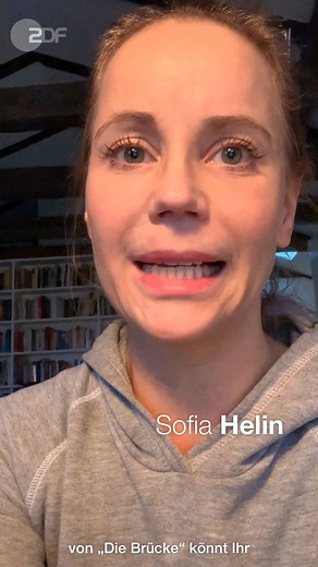 Schon im "Die Brücke"-Fieber? Sofia Helin hat uns Grüße für alle Brücken-Fans geschickt - sogar extra auf Deutsch! Wer noch nicht alle Staffeln geschaut hat, bitte hier entlang: https://www.zdf.de/serien/die-bruecke | ZDF