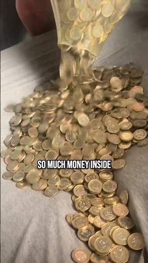 Breaking a Piggy Bank After Years—You Won’t Believe the Amount! 💰