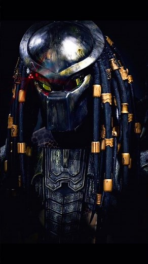 Predator Stalks Oz Comic-Con | The Most Realistic Predator Cosplay Yet!