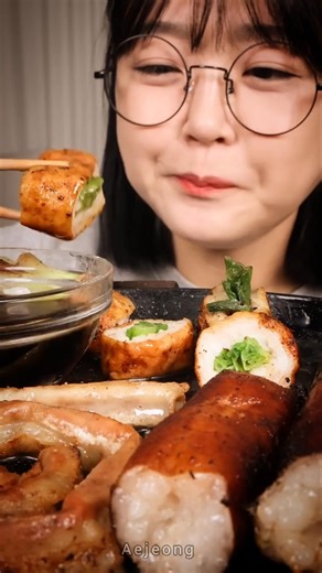 EATING THREE TYPES OF GRILLED BEEF INTESTINE #shorts #mukbang #grilledbeef