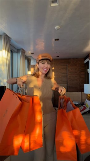 Joelle Mardinian on Instagram: "I started unboxing Orange boxes 11 years ago and this has become a very popular trend 🍊 🎁 I also love watching other people unbox their orange boxes 😃 This was day 1 Do you want me to unbox what I got on day 2? 👇🏼 drop a YES & a ❤️ if you do 😘 #joellemardinian #joelle #unboxing #orangebox #hermes #hermeslover #hermescollector"