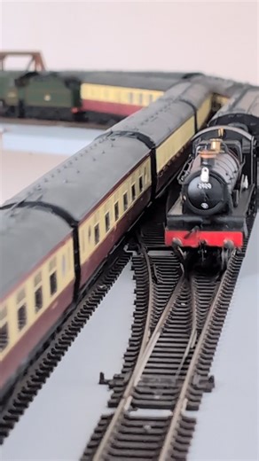 tabletoptrains on Instagram: "GWR-built Saint 2920 'Saint David' whizzes downhill, passing LMS-built Patriot 45538 'Giggleswick'. The lovely new @officialhornby 2920 really does look the part on early BR(W) stock. This is 'Saint David' round two - the first making odd noises when running - but even this one has put up a bit of a fight with decoders and it's taken a 21-to-8-pin converter and a basic Hornby 8-pin chip to get it to play nicely. Interestingly, that was the same solution for the @bac