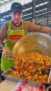 ผัดเผ็ดลูกชิ้นปลาอินทรีย์ ล้นถาดใส่ไม่พอ #byเชฟเบสสุดหล่อ #เจ้อ้อนแกงใต้ #thaifood #streetfood