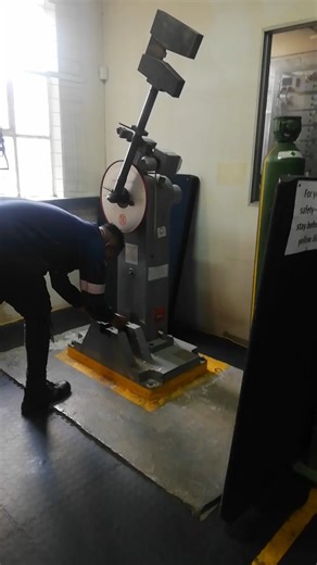 V-NOTCH FLEXION TOUGHNESS BAR TEST USING MOUTON PENDULE DE CHARPY AT ROOM TEMPERATURE AS PER ASME