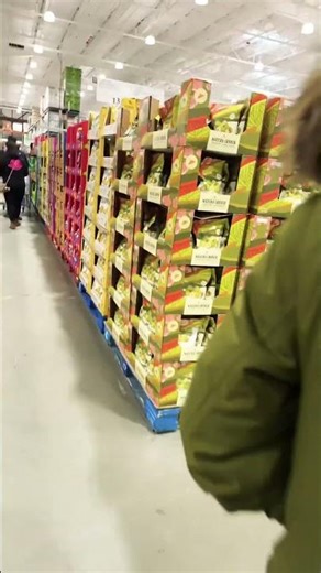 Cute Girls Go Costco Grocery Shopping 🛒 Big Carts, Big Smiles! #MomLife #CostcoTrip #Shorts #costco