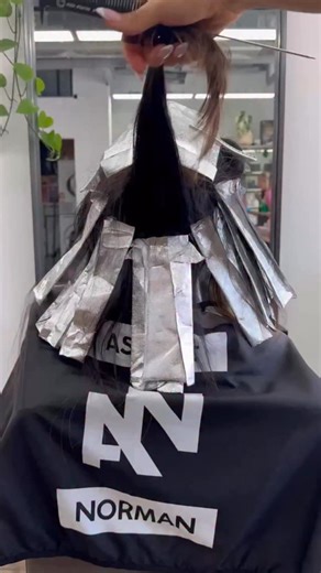 Ashlee Norman on Instagram: "Part 3 of 3 : For more in-person or online education 👇 ⬇️ 2026 TOUR Dates ✈️ 🚀 Jan 25/26 - Sarasota, Florida @poisedbeautysalon Feb 22/23 - Las Vegas, Nevada @wesleyslaysalon ☑️ Theory Lecture ☑️ Live Model Demonstration ☑️ Guided Hands-On ☑️ Manikin Provided Comment Below ⬇️ for Ticket 🎟️ Link 🔗 Online Education also Available 💻 📲 Event 🍾 @hairthemovement by @sharonblaineducation Wardrobe 🤠 @lightenuptheworld Team Support 👯‍♀️ @geniachurch Assistant 👥 @lou