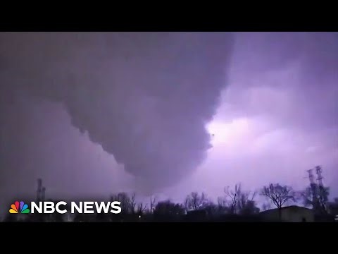 Wave of tornadoes reported in Midwest