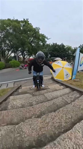 Ride with confidence, no matter where the road takes you. #euc #automobile #inmotion