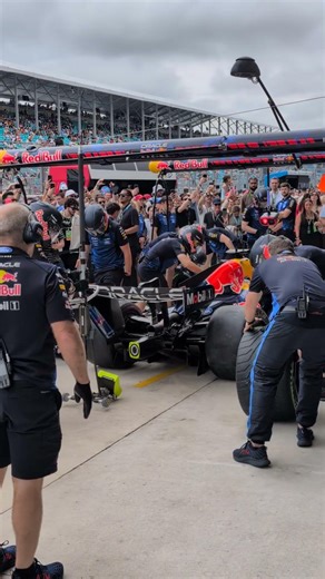 CRAZY FAST! RED BULL F1 PITSTOP 🏎️