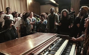 Lean Back (feat. Amanda Lindsey Cook & Chandler Moore)-Maverick City Music