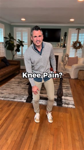 Your knee pain isn’t in your knee. Quick test. Stand on the sore leg. Keep your head still. Move your thumb in a slow figure-8 and keep your eyes locked on it. This works because your eyes help set your balance and muscle tone. Change the input → the knee often feels different immediately. Most people keep stretching the knee and miss this completely. #kneepain #paintok #mobilityhack #balance #bodyreset