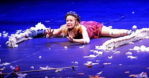 LYON. En images : le monde enchanté du Cirque Plume