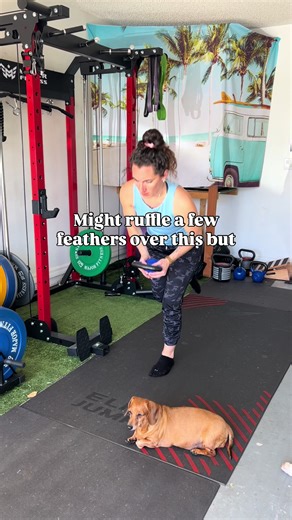 It’s not about avoiding stress. It’s about finding your tolerance — and building from there. 🗣️Graded. Exercise. Exposure. Immediately after an injury, I don’t jump to complete shutdown. I use: • Gentle movement • Isometrics • Targeted mobility • Controlled loading Because complete rest doesn’t make you resilient — it makes you weaker. 🤓Up to ~15% of muscle strength can be lost in just two weeks of inactivity. So what happens? Two weeks pass. Pain settles. You jump back into your normal routin