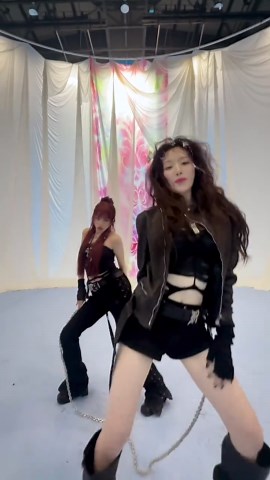 We want the crown, born as the hungry Crow #idle #YUQI #SHUHUA #We_made #Crow