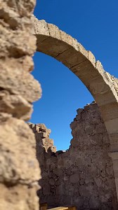 Iglesia Vieja de Fasnia o ruinas de la ermita de San Joaquín⛪️🔔🇮🇨 Las ruinas de la antigua Iglesia de San Joaquín se conservan al píe del antiguo camino Real de Fasnia que comunicaba los principales núcleos de población de las medianías de este municipio con Güímar, hacia el Noreste, e Icor y el Lomo de Arico, hacia el Sur. La construcción de la primitiva ermita de San Joaquín, tiene lugar cuando a mediados del siglo XVII, los vecinos del término solicitaron y obtuvieron licencia para levanta