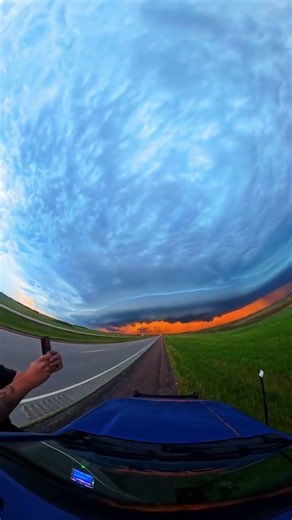 RUN FOR YOUR LIFE! 😳This massive storm came rolling into White lake,#nature