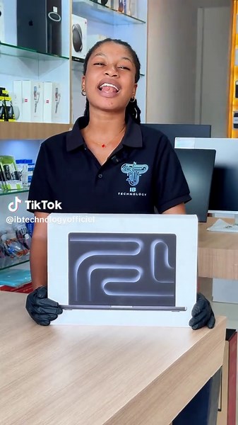 MacBook Pro M5 14’’ Retina 💻 512SSD 16Go RAM disponible en boutique 📍 IB TECHNOLOGY – Angré & Marcory Zone 4 📞 07 06 115 403 / 07 03 777 755 / 05 01 420 248 #macbook #apple #macos #pc #fyp