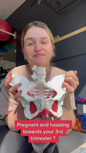 Perineal stretching during 3rd trimester 🙌🏻🤰🏽 #perinealmassage #perinealstretching #pelvic #pelvicfloor #pelvichealth #pelvicfloortherapy #pelvicpt #pelvicfloorphysicaltherapy #pelvicfloorphysio #pelvicfloorphysiotherapy #rehab #physio #physiotherapy #physicaltherapy