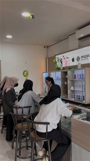 🌙✨ Menjelang Lebaran, Saatnya Upgrade HP! ✨🌙 Kabar baik! Sekarang lagi ada promo diskon besar-besaran di IPS 2013 🔥📱 💥 iPhone mulai dari harga 2 jutaan saja! 💥 Banyak pilihan unit dengan stok melimpah yang siap kamu bawa pulang 😱 ✨ Tersedia berbagai tipe: 📱 Second Inter 📱 Second Indonesia 📱 Second Bea Cukai 📱 Brand New (Garansi hingga 24 bulan Human Error) ✅ Support semua provider ✅ Gratis transfer data ✅ Gratis pembuatan iCloud / Apple ID ✅ Aman dan terpercaya 🎁 Cocok untuk berbagai