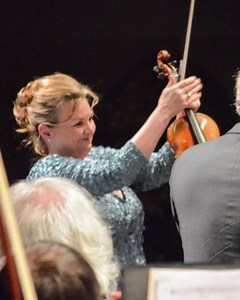 She became concertmaster in 1998 and has spent the ensuing decades methodically burnishing her reputation as a versatile and respected artist worldwide. Now she’s taken “America’s finest chamber orchestra” into the studio to record a stunning series of violin works. Introduce yourself to Margaret Batjer and Los Angeles Chamber Orchestra’s newest album: http://bit.ly/BatjerMeetsBIS | Los Angeles Chamber Orchestra