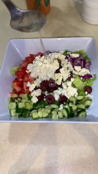 Simple Greek salad bowl that fits any healthy weekly routine