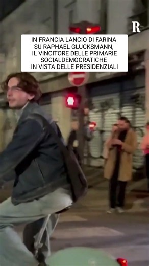 Francia: Glucksmann colpito dal lancio di farina dopo la vittoria alle primarie