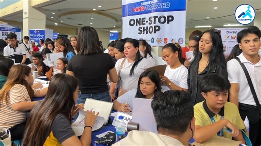 HAPPENING NOW: MEGA JOB FAIR Isinasagawa ngayon ang Job Fair ng PESO Malabon, katuwang ang Trabaho Partylist, sa 4th Floor Entertainment Center ng Malabon City Square. Bukas ito hanggang alas-8 ng gabi ngayong Enero 24. Pinapaalalahanan ang mga aplikante na magdala ng valid ID, limang kopya ng resume, at magsuot ng angkop na pananamit. #MalabonTV #MalabonAhon #PESOMALABON | Malabon TV