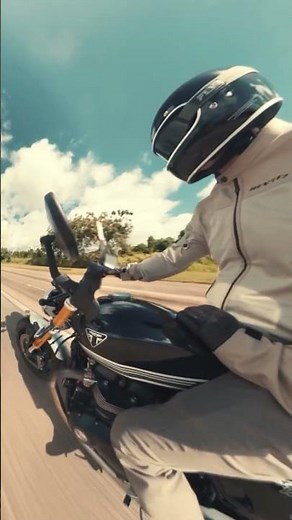 2025 Triumph speed twin 1200 rs with x pipe with no muffler ends exhaust sound