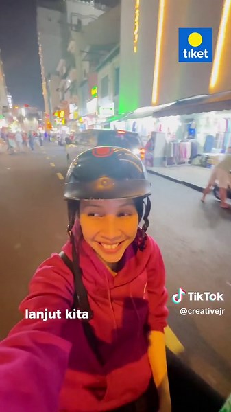 5 Destinasi Malam Hari yang wajib kamu datengin pas lagi di Ho Chi Minh City sobat tiket ‼️ Beli tiket pesawatnya biar murah lewat @tiket.com dan jangan lupa pake kode promoku ya Dom : WINDATERBANG Int : WINDAFLIGHT Liburan keliling indonesia lebih aman karna ada fitur 100% refund! Beli tiket pesawat murah di tiket.com atau langsung link di bio aku dan berangkat liburan! #Sobattiket #Bulatkantiketmu