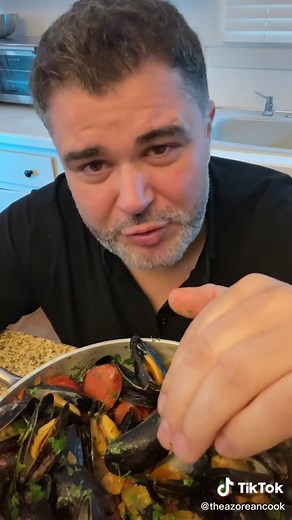 Portuguese mussels with chourico and beer. #seafood #food #cook #foodtiktok #foodie #cooking #mussels #chourico #chorizo #portuguese #portuguesecook #portuguesecooking #recipes #chef