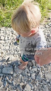 Maybe… just maybe… kids who hate shoes know something we don’t. 😅👣 Here’s Beau, living his best barefoot life - sprinting across rocks like it’s a red carpet. And he might be onto something. 🪨💨 Did you know that going barefoot (aka barefooting) has real benefits for kids? ✔️ Boosts immune system (hello, healthy microbiome!) ✔️ Strengthens foot muscles & posture ✔️ Supports brain development through sensory input ✔️ Helps improve balance coordination ✔️ Promotes emotional regulation and calm 