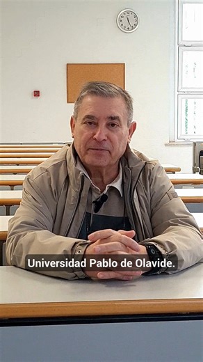 Juan Antonio tiene 66 años y estudia Criminología en la Universidad Pablo de Olavide. Sí, 66. Accedió a la Universidad a través de las pruebas para mayores de 45 años y hoy vive una etapa que llevaba tiempo esperando. Su historia es la prueba de que la curiosidad no se jubila, de que las ganas de aprender no entienden de fechas ni de edades. Si alguna vez pensaste “ya es tarde para mí”, quizá no lo sea. Desde hoy está abierto el plazo de inscripción para las pruebas de acceso a la Universidad pa