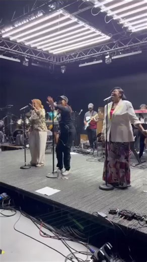 Jaia Lewis | Whew!!! This was just practice for the reunion tour 🔥🔥 #fanpage #fanaccount #legendaryicon #theclarksisters❤️ | Instagram