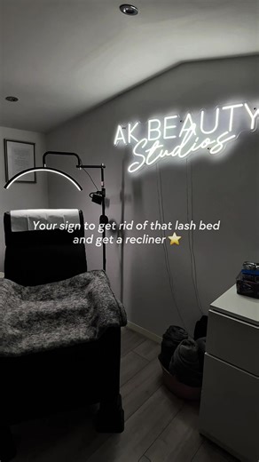 One of the best changes I made to my lash room⭐️⭐️⭐️⭐️⭐️ Clients prefer it over the lash bed, and no issues with me back at all! Everything I use 🔗 #lashroominspo #londonlashes #beginnerlashtechtips #beginnerlashtech #lashmapping