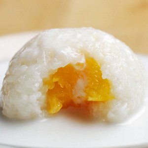 10M views · 37K reactions | Mango-stuffed sticky rice balls are a delicious spin on the traditional dessert ! FULL RECIPE: https://tasty.co/recipe/mango-stuffed-sticky-rice-balls | Tasty | Facebook